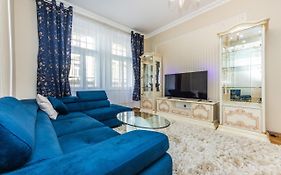 Prostorný třípokojový apartmán u nábřeží Vltavy