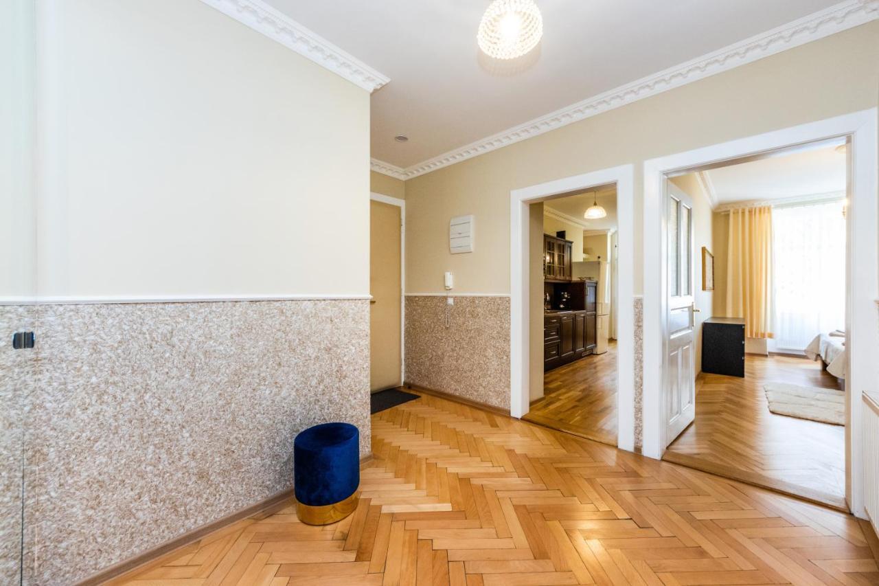 Prostorný třípokojový apartmán u nábřeží Vltavy Appartamento Praga Esterno foto